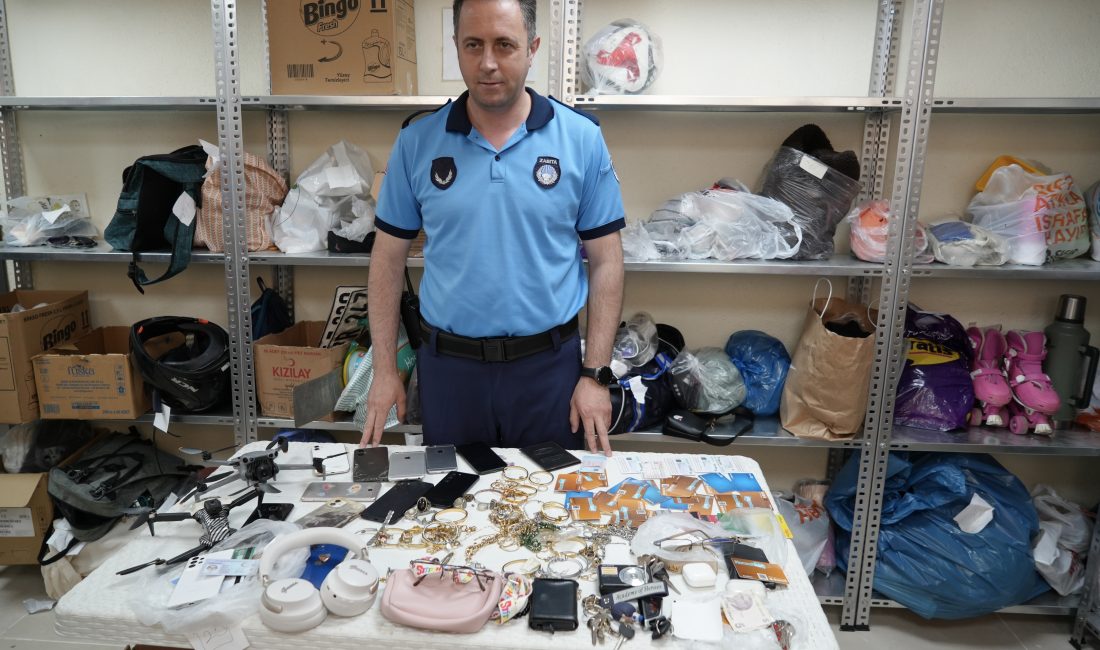 Kocaeli'de vatandaşların düşürdüğü veya unuttuğu eşyalar zabıta ekiplerince titizlikle korunuyor.