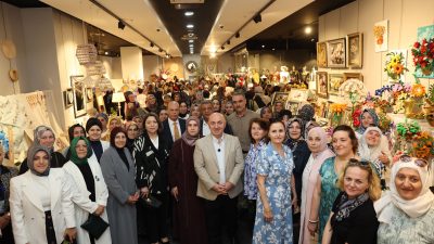 Darıca'da belediye bünyesindeki kursiyer kadınların bir yıllık el emeği ürünlerinden