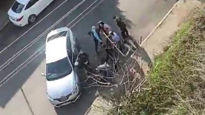 Kocaeli'nin Gölcük ilçesinde eski eşini sokak ortasında 15 yerinden bıçaklayan