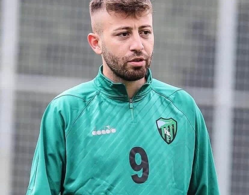Kocaeli'nin İzmit ilçesinde iki grup arasında çıkan silahlı kavgada futbolcu