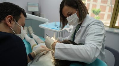 Öğretim Üyesi Uzm. Dr. Hülya Çerçi Akçay, süt dişlerinin "nasıl