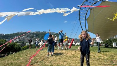 Kocaeli'de düzenlenen uçurtma festivalinde 15 ülkeden diplomatlar ve aileleri bir