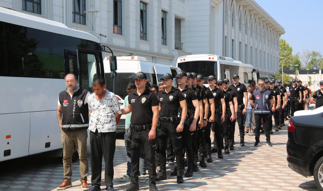 Kocaeli'nin İzmit ilçesinde husumetli iki aile arasında çıkan ve 17