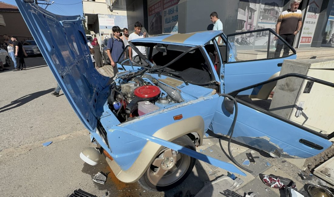 Kocaeli'de kontrolden çıkarak karşı şeritteki otomobille çarpışan aracın sürücüsü, tedavi