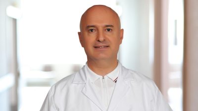 Tırnak altında meydana gelen renk değişikliklerinin farklı nedenlere bağlı olabileceğini