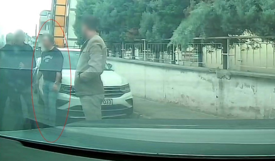 Kocaeli'nin Körfez ilçesinde ilkokul öğrencisi kız çocuklarını takip ederek müstehcen