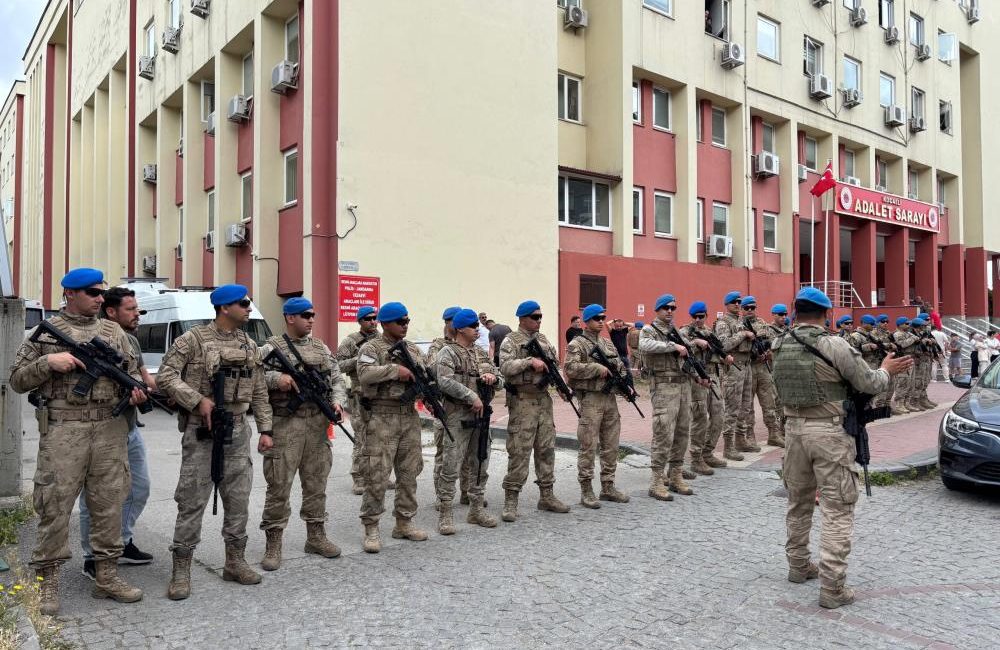 Kocaeli'de rüşvet ve tefecilik suçlarına karıştıkları iddiasıyla gözaltına alınan 18