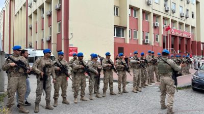 Kocaeli'de rüşvet ve tefecilik suçlarına karıştıkları iddiasıyla gözaltına alınan 18