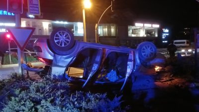 Kocaeli'nin Karamürsel ilçesinde otomobil ile motosikletin çarpışması sonucu meydana gelen