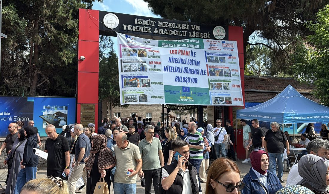 Kocaeli'de Yükseköğretim Kurumları Sınavı’nın (YKS) ilk oturumu olan Temel Yeterlilik
