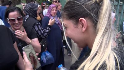 Antalya'da yaşayan bir anne, Kocaeli'de TYT'ye giren kızının heyecanına görüntülü