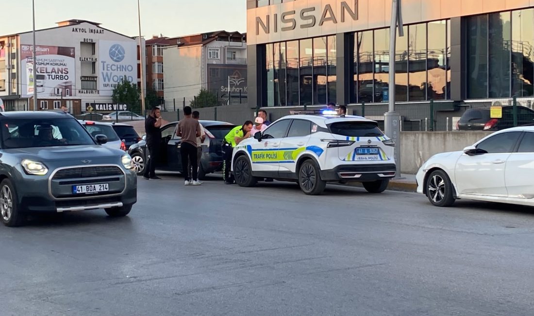 Kocaeli'nin Kartepe ilçesinde peş peşe iki ayrı araca çarpan ve