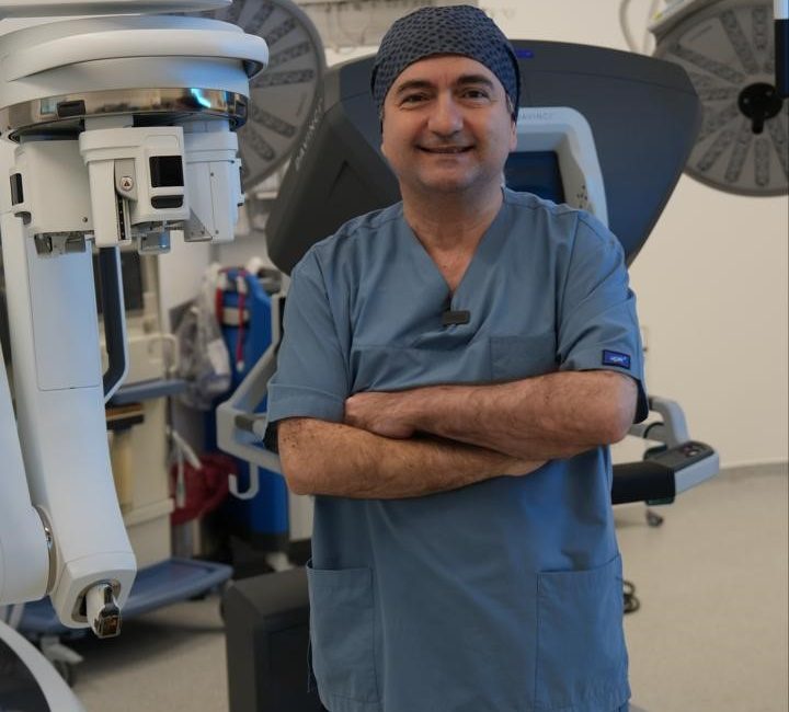 Üroloji Uzmanı Prof. Dr. Volkan Tuğcu, ''Da Vinci Single Port