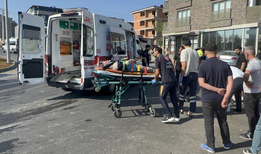 Kocaeli'nin Darıca ilçesinde otomobil ile motosikletin çarpışması sonucu 2 kişi