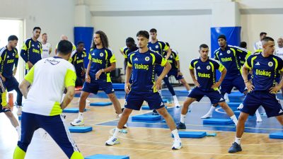 Fenerbahçe, yeni sezon hazırlıkları kapsamında Topuk Yaylası Tesisleri’nde çalışmalarını sürdürüyor.