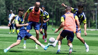 Fenerbahçe, yeni sezon hazırlıklarına Topuk Yaylası Tesisleri'nde devam ediyor.
