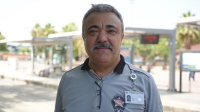 Kocaeli'nin İzmit ilçesinde Akçaray tramvay hattındaki Doğu Kışla istasyonunda yaşayan