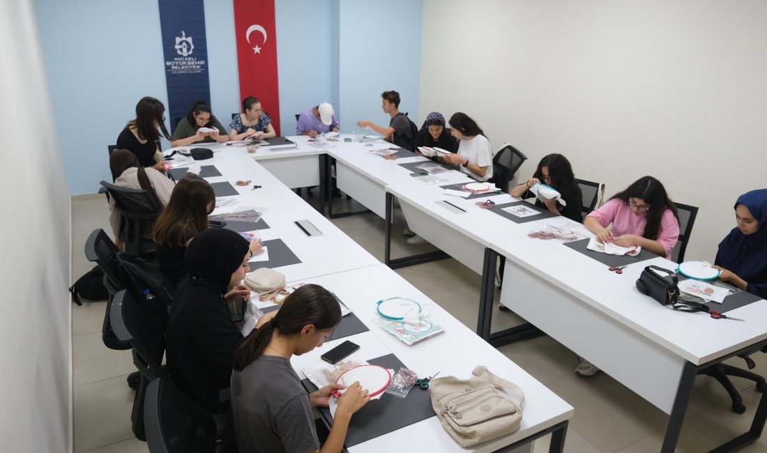 Kocaeli Büyükşehir Belediyesi’nin gençlere yönelik eğitim ve gelişim projelerinden biri