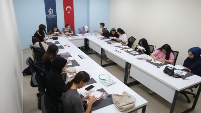 Kocaeli Büyükşehir Belediyesi’nin gençlere yönelik eğitim ve gelişim projelerinden biri