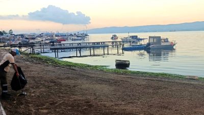 Kocaeli Büyükşehir Belediyesi, Başiskele sahilinde temizlik ve bakım çalışmalarını aralıksız