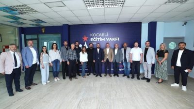 Kocaeli Büyükşehir Belediye Başkanı Tahir Büyükakın, Kocaeli Eğitim Vakfı’nı ziyaret