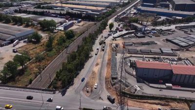 Darıca Dutluk Sokak’taki üstyapı yenileme çalışmalarını inceleyen Kocaeli Büyükşehir Belediye