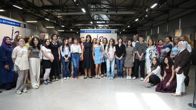 Kocaeli Büyükşehir Belediye Konservatuvarı Güzel ve Geleneksel Sanatlar Bölüm öğrencileri,