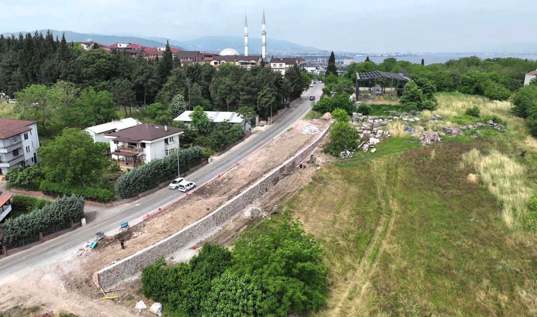 Kocaeli Büyükşehir Belediyesi’nin Başiskele ilçesinde yürüttüğü üstyapı yenileme çalışmaları kapsamında