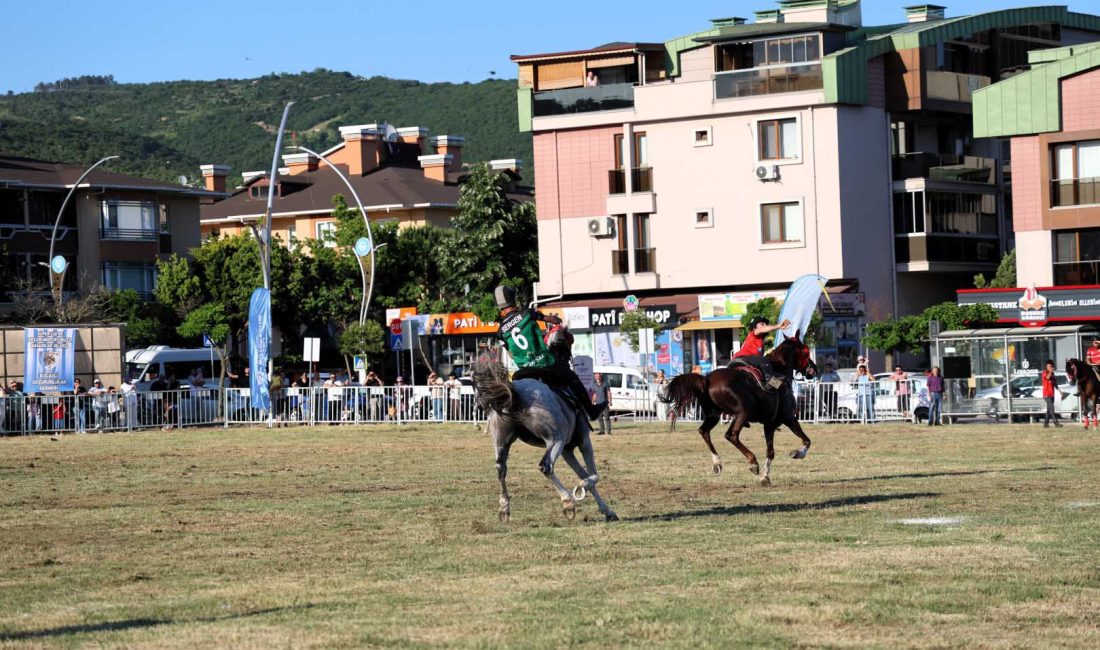 Asırlardır süregelen ata sporu cirit, Büyükşehir Belediyesi’nin destekleriyle Kocaeli’de yaşatılıyor.