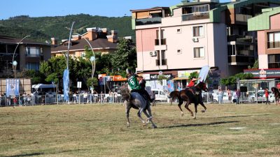 Asırlardır süregelen ata sporu cirit, Büyükşehir Belediyesi’nin destekleriyle Kocaeli’de yaşatılıyor.