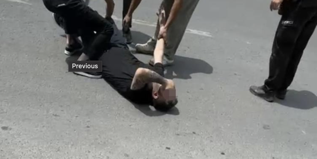 Kocaeli'nin Gebze ilçesinde adliye binası önünde silahlı saldırıya uğrayan kişi