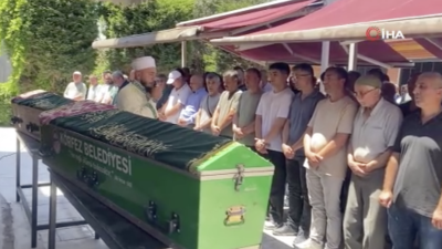  Kocaeli'den tatil için gittikleri Sakarya'da meydana gelen trafik kazasında