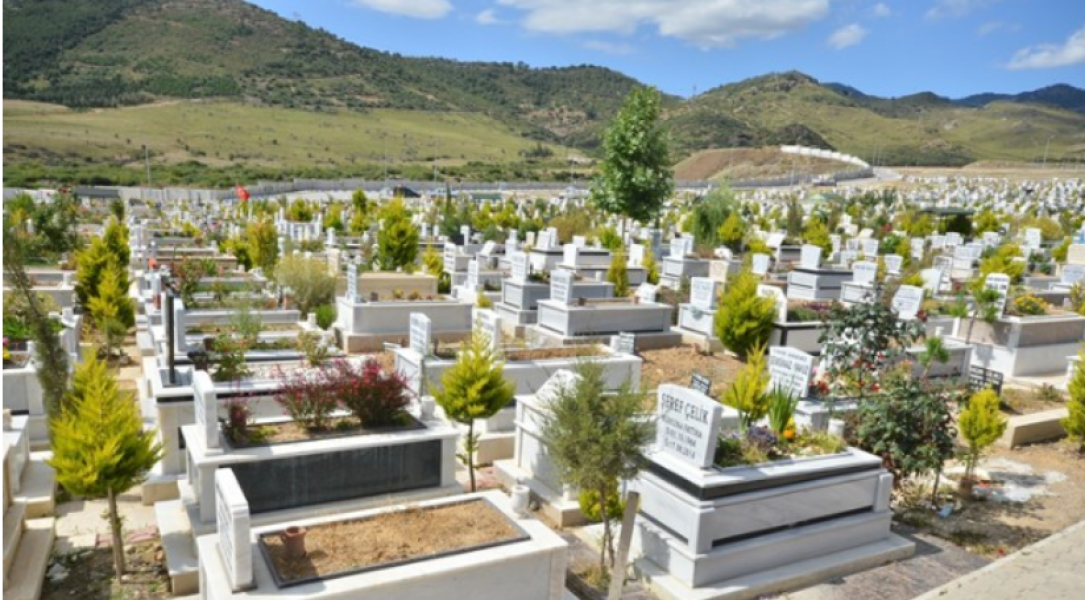 Dilovası Belediyesi, ilçe genelindeki mezarlıklarda gerçekleştirilecek üst yapı çalışmaları için