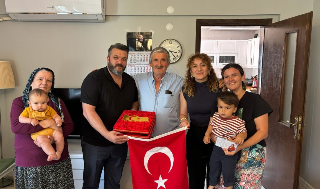 İzmit Belediyesi, Karamürsel’de yaşayan Kıbrıs Gazileri Ahmet Kılıç ve Yusuf
