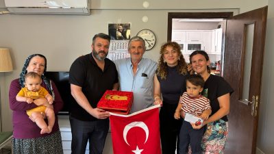 İzmit Belediyesi, Karamürsel’de yaşayan Kıbrıs Gazileri Ahmet Kılıç ve Yusuf