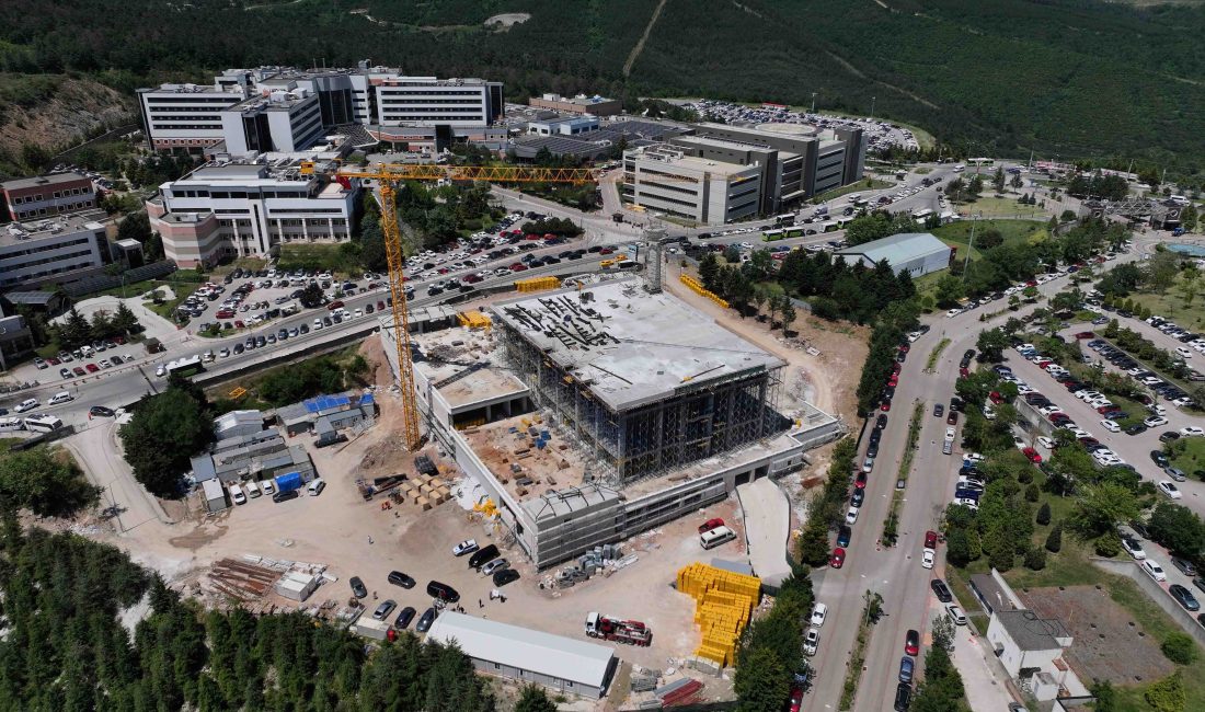 Kocaeli Üniversitesi’nin bulunduğu Umuttepe’de yapımı hızla devam eden 5 bin