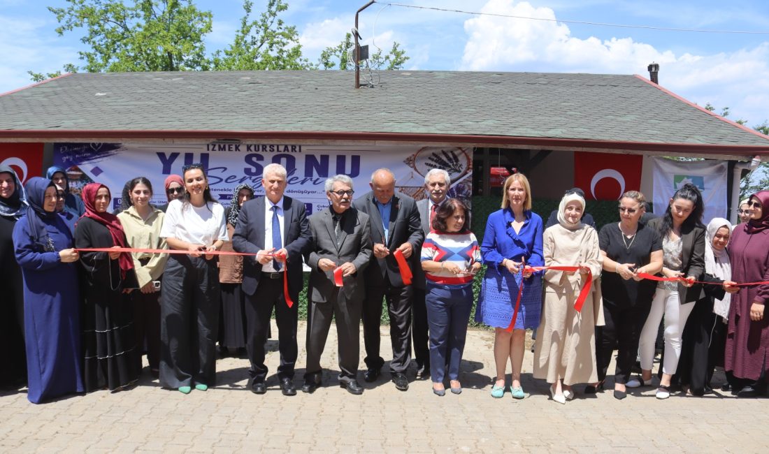Kursiyerlerin bir yıl boyunca hazırladığı el emeği ürünler, Çubuklubala Mahallesi’nde