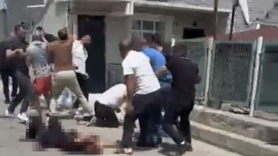 Kocaeli'nin Dilovası ilçesinde kocası tarafından sokak ortasında bıçaklanan kadın hayatını