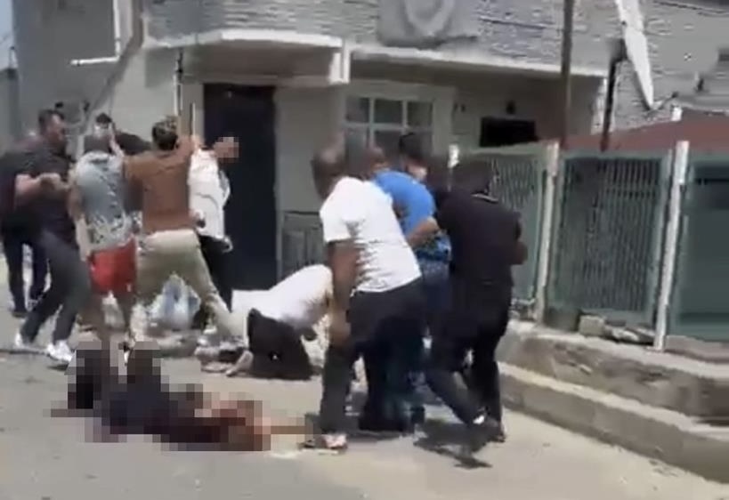 Kocaeli'nin Dilovası ilçesinde kocası tarafından sokak ortasında bıçaklanan kadın hayatını