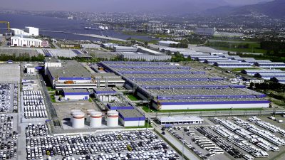 Ford Otosan’ın Gölcük fabrikasında kontrolden çıkan bir aracın üretim hattına