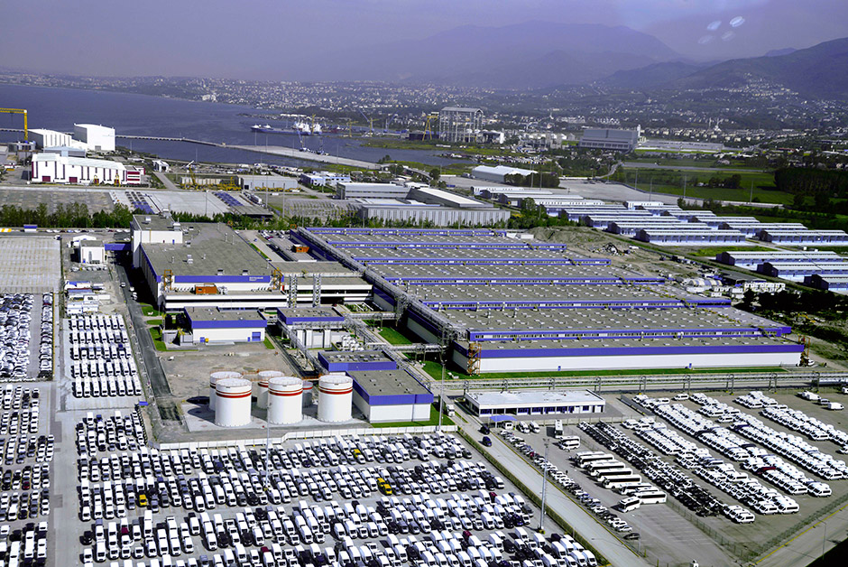 Ford Otosan’ın Gölcük fabrikasında kontrolden çıkan bir aracın üretim hattına