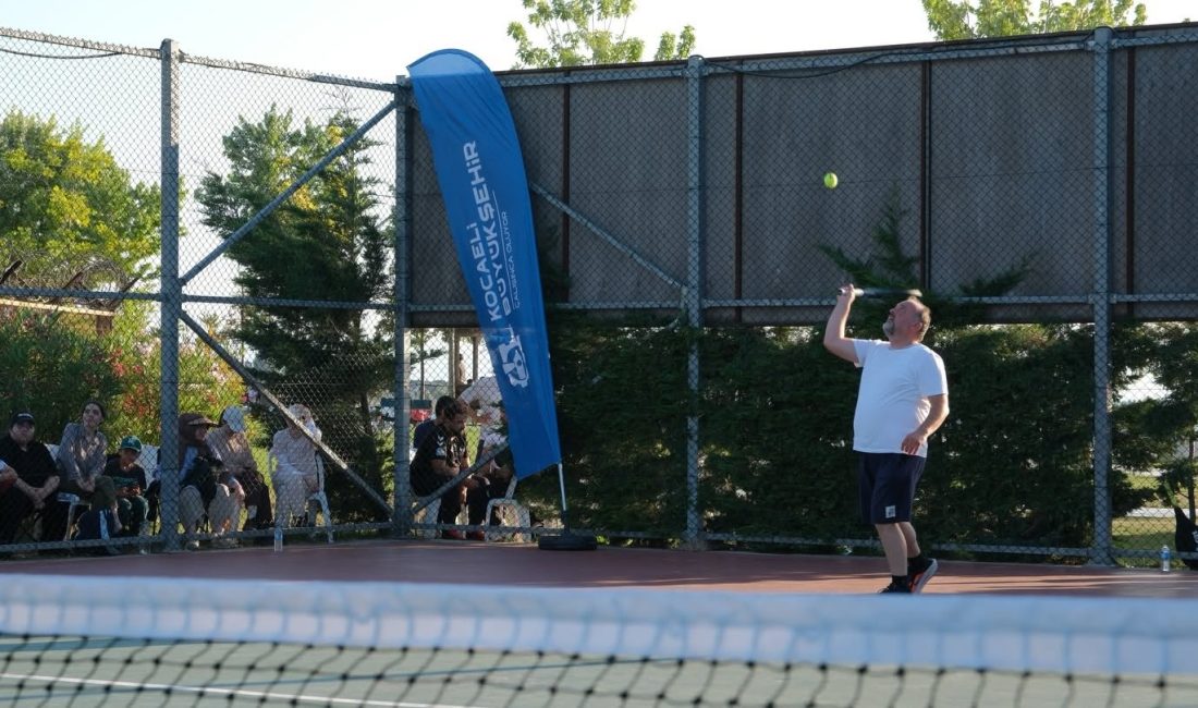 Kocaeli Büyükşehir Belediyesi tarafından gerçekleştirilen Herkes İçin Spor Tenis Turnuvası’nda