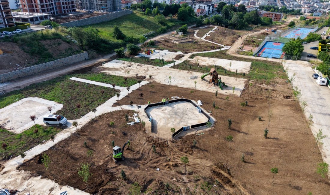 Başiskele Belediyesi tarafından yapımı sürdürülen Yeşilyurt Millet Bahçesi’nde interaktif oyun