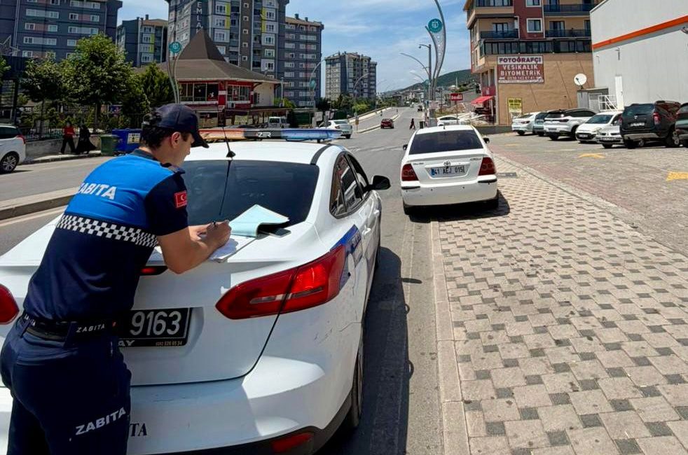 Körfez Belediyesi Trafik Zabıta Amirliği ekipleri, ilçe genelinde vatandaşların güvenli,