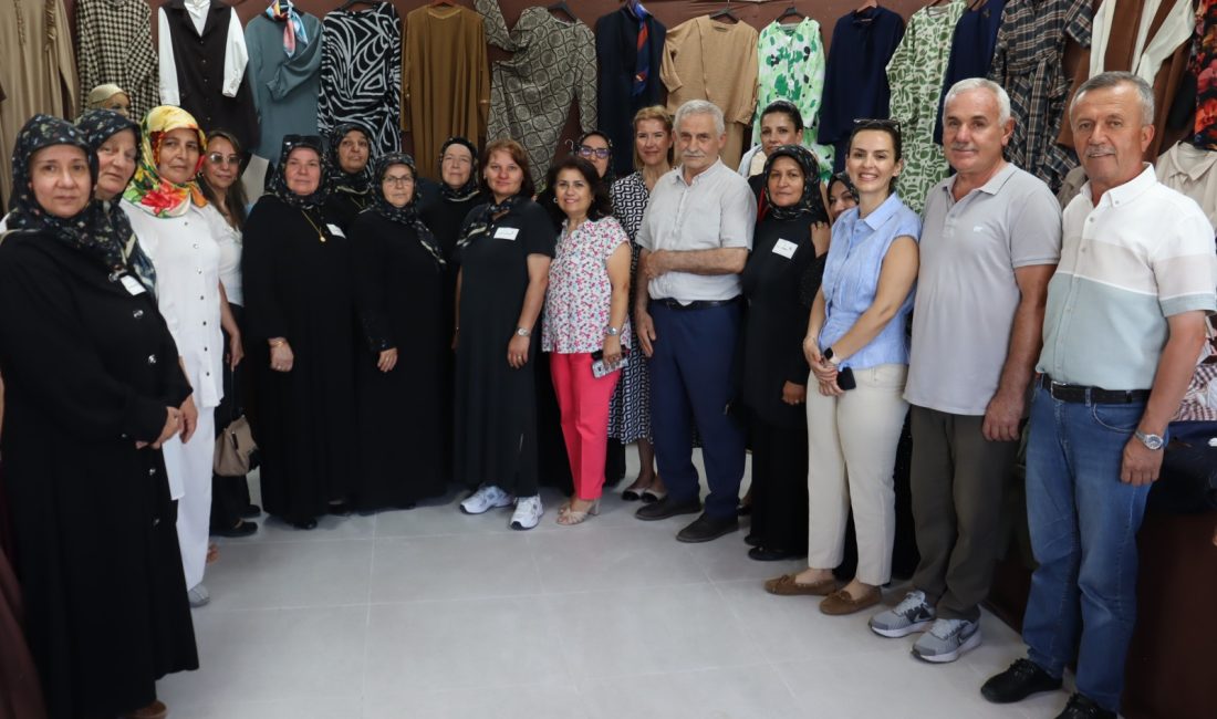 İZMEK’in Kurtdere’de düzenlediği yıl sonu sergisinde kursiyerlerin el emeği ürünleri