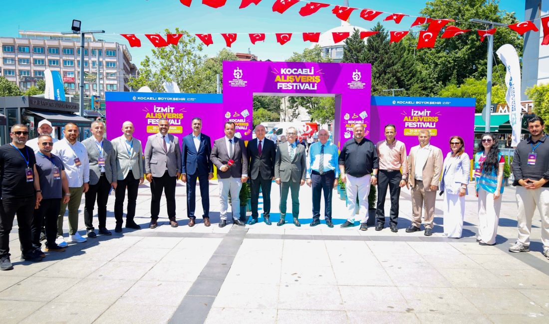 Kocaeli’de büyük heyecanla beklenen İzmit Alışveriş Festivali, Cumhuriyet Bulvarı’nda düzenlenen