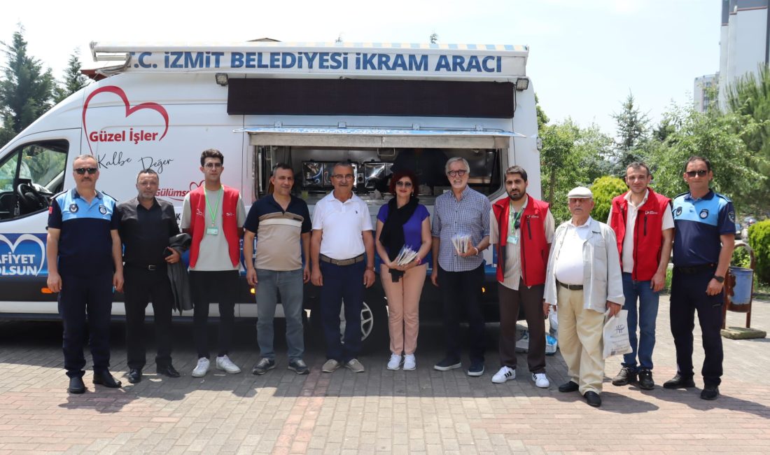 İzmit Belediyesi, Fevzi Çakmak Mahallesinde bulunan Tepebaşı Camii’nde Cuma Namazı