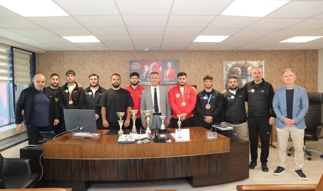 İzmit Belediyesporlu güreşçiler, Kuzey Makedonya’daki Uluslararası Hıdırellez Güreş Turnuvası ile