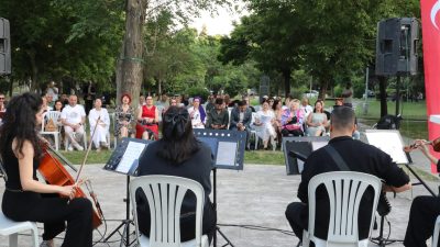 İzmit Belediyesi tarafından düzenlenen “Haziran’da Ölmek Zor” anma programında, Türk
