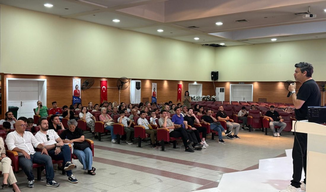 İzmit Belediyesi tarafından düzenlenen Üretken Yapay Zeka Semineri’nde gençlerle buluşan
